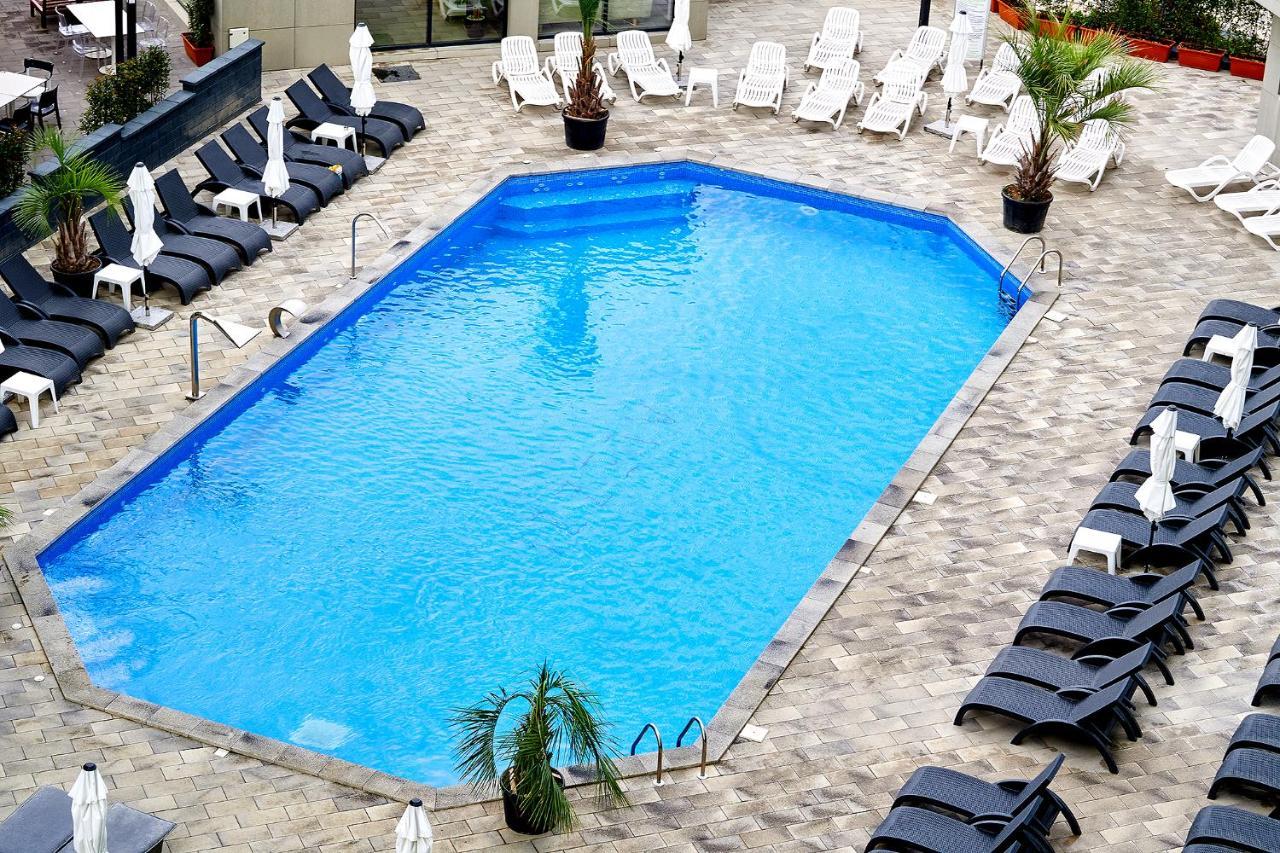 Capri N Pool